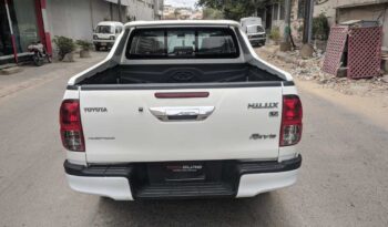 IMMACULATE CONDITION HILUX REVO 4X4 2018, WHITE COLOR, ONLY 55,000KM DRIVEN WITH 6 MONTHS OR 10,000KM WARRANTY ON ENGINE AND GEARBOX. full