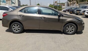 IMMACULATE CONDITION COROLLA ALTIS GRANDE AT 2016, BRONZE MICA COLOR, ONLY 86,000KM DRIVEN,WITH 6 MONTHS OR 10,000KM WARRANTY ON ENGINE AND GEARBOX. full