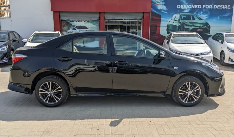 ALTIS 1.6  2016 BLACK COLOR, 4,000KM DRIVEN, WITH 1 YEAR OR 15,000KM EXTENDED WARRANTY ON ENGINE AND GEARBOX IN ADDITION TO MANUFACTURER WARRANTY. full